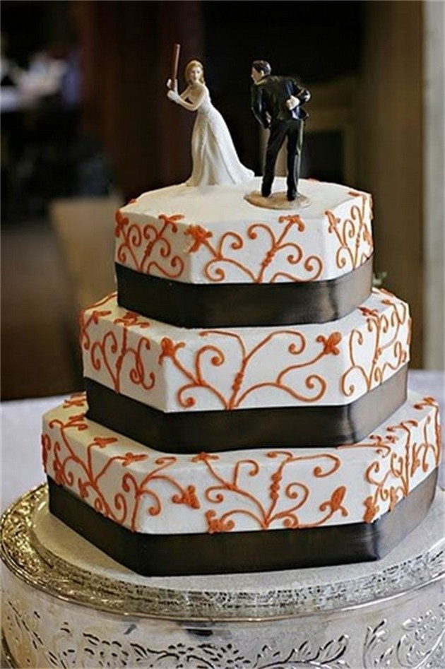 Fun Wedding Cakes
 Thirteen Awesomely Funny Wedding Cake Toppers 13 Pics