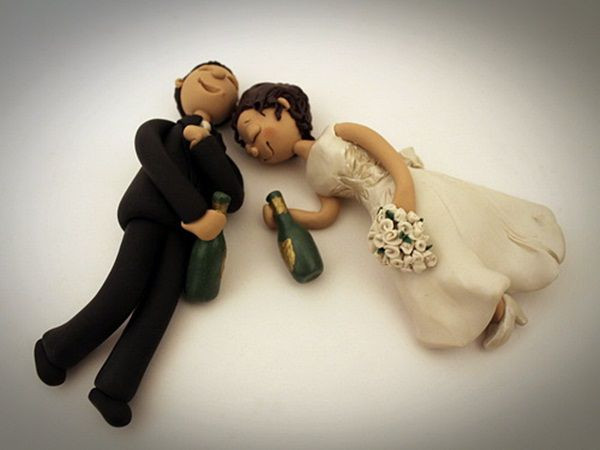 Funny Cake Toppers For Wedding Cakes
 12 Funny Ideas Unfor table Wedding Cake Toppers