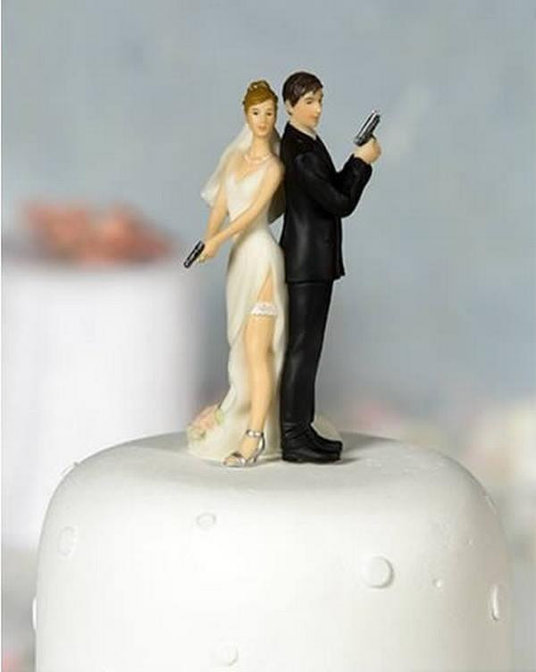 Funny Cake Toppers For Wedding Cakes
 Hilarious Wedding Cake Toppers