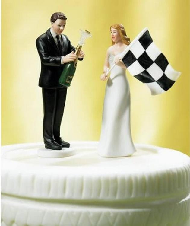 Funny Cake Toppers For Wedding Cakes
 Hilarious Wedding Cake Toppers