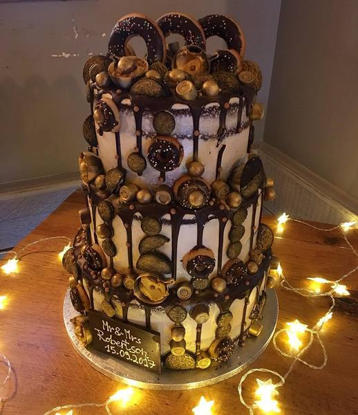 Ghetto Wedding Cakes
 Gold wedding cake with Salted Caramel – Anges de Sucre