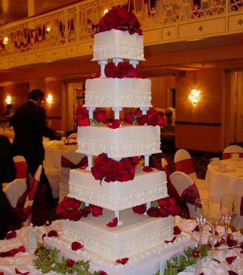 Giant Wedding Cakes
 Elegant Giant Wedding Cake in White Extravagant Giant