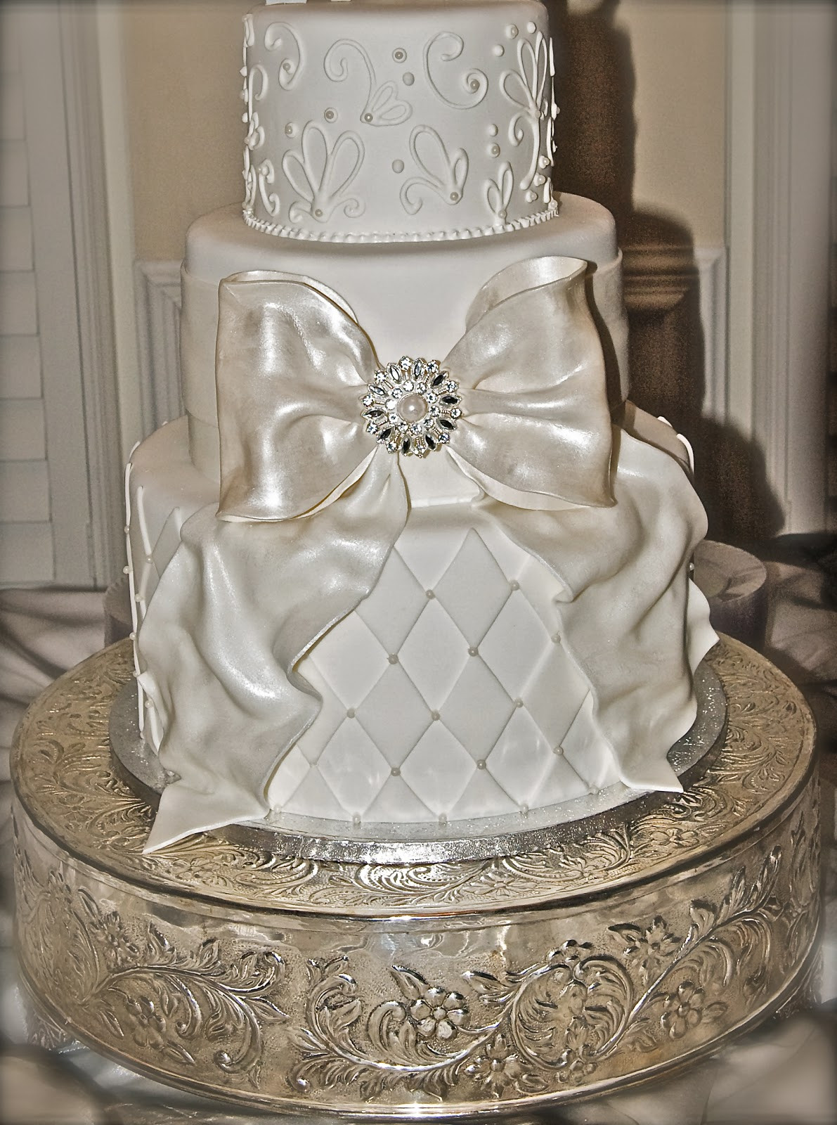 Gigantic Wedding Cakes
 The Good Apple Big Bow Wedding Cake