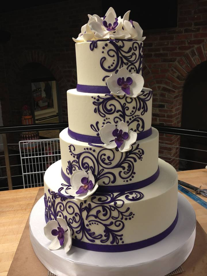 Gorgeous Wedding Cakes
 10 Beautiful Wedding Cakes We Love