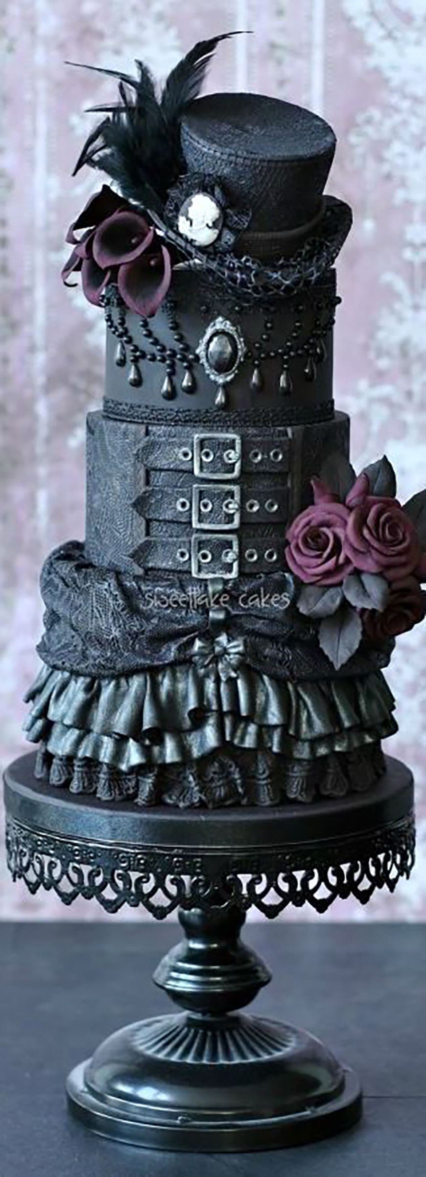 Gothic Wedding Cakes
 23 Halloween Wedding Cakes