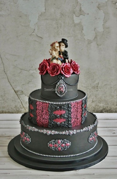 Gothic Wedding Cakes
 70 Unique Halloween Wedding Cakes