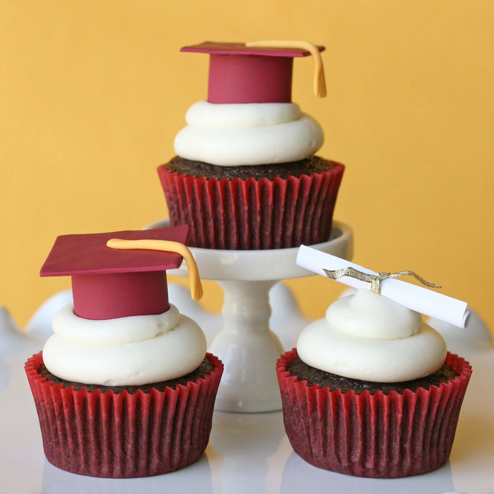 Graduation Cap Cupcakes
 Graduation Cupcakes and How To Make Fondant Graduation