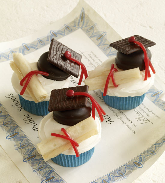 Graduation Cupcakes Decorating Ideas
 The Full Time Wife Graduation Cupcake Ideas