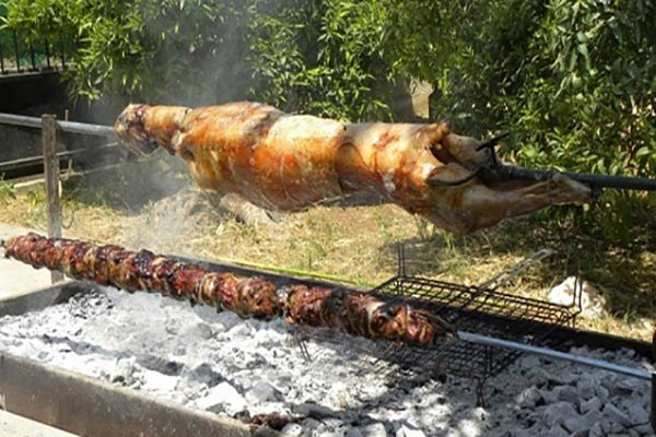 Greek Easter Lamb
 The story of Easter lamb and kokoretsi – CretePost