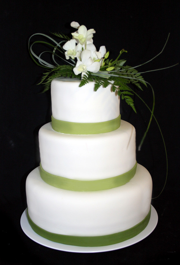 Green And White Wedding Cake
 Wedding Cakes Round Wedding Cakes with Green Trim