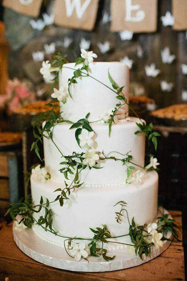 Green And White Wedding Cake
 white and green wedding cake by vanilla bake shop