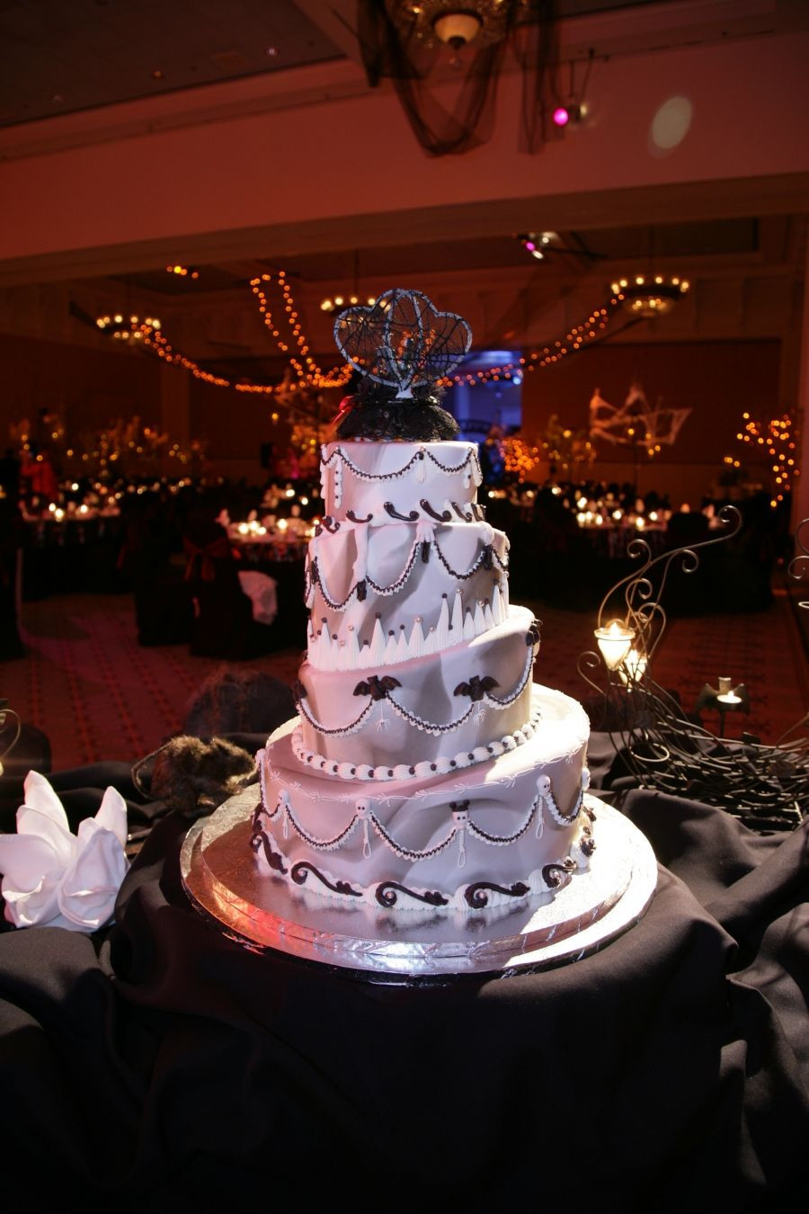 Halloween Themed Wedding Cakes
 5 Enchantingly Amazing Disney Wedding Cakes Themes