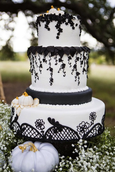 Halloween Themed Wedding Cakes
 8 Halloween Themed Wedding Ideas