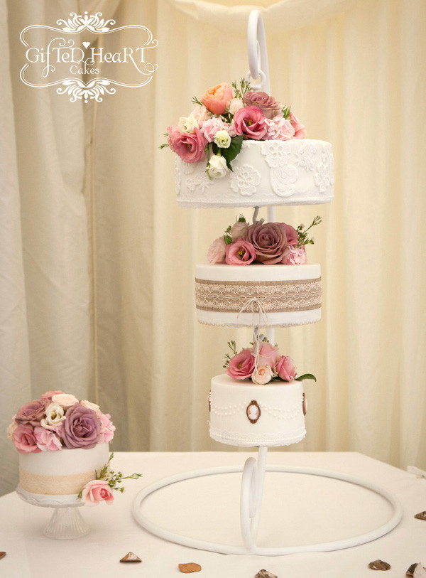 Hanging Wedding Cakes
 5 Amazing Hanging Wedding Cakes