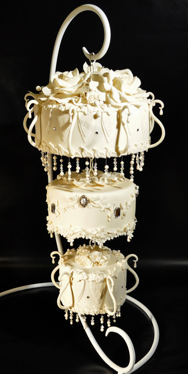 Hanging Wedding Cakes
 5 Amazing Hanging Wedding Cakes