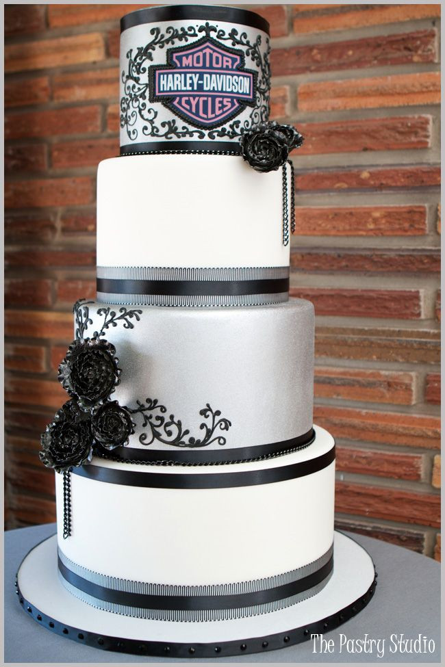 Harley Wedding Cakes
 1000 images about Cakes Harley Davidson on Pinterest