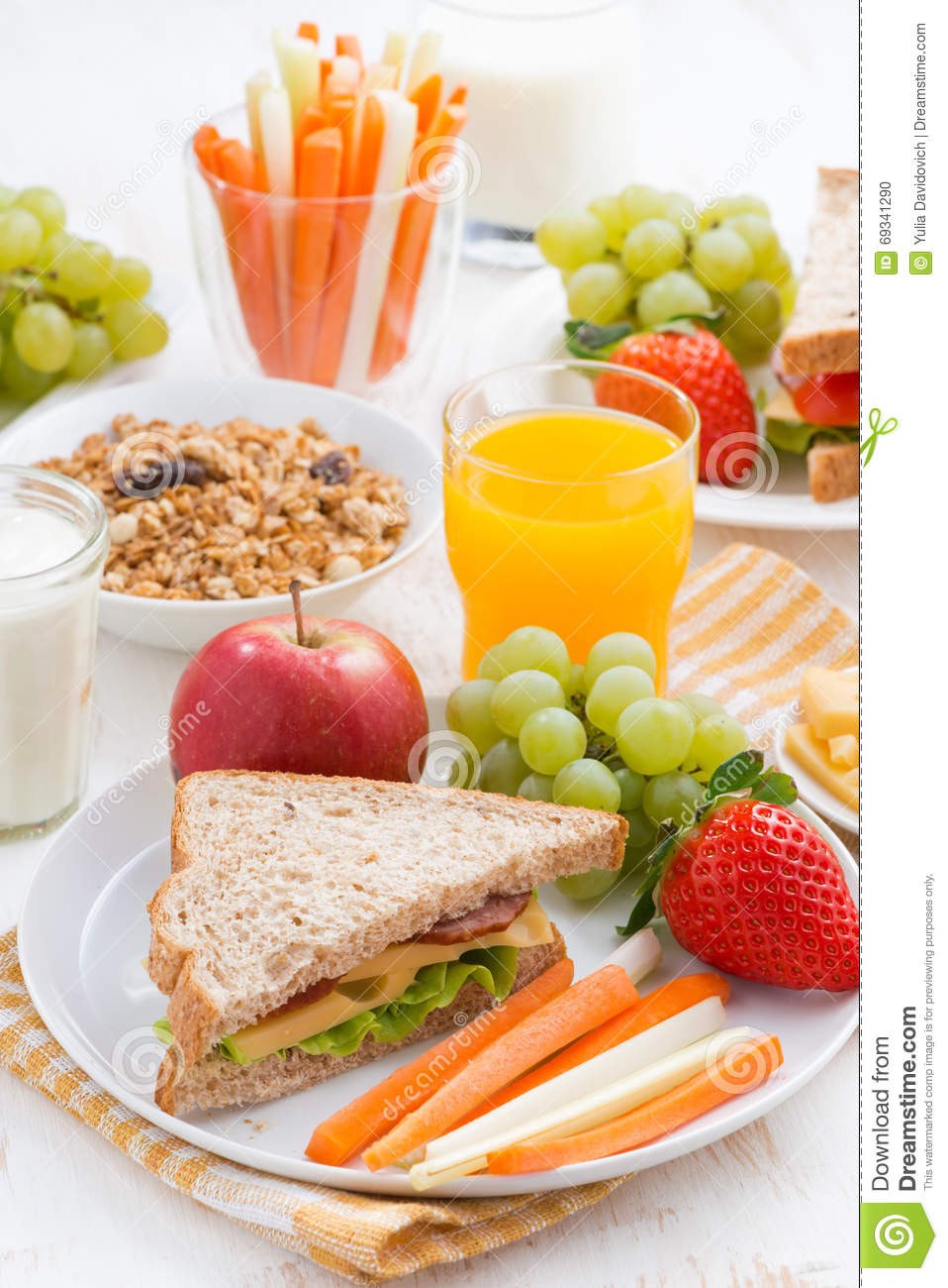 Healthy Breakfast For School
 Healthy School Breakfast With Fruits And Ve ables