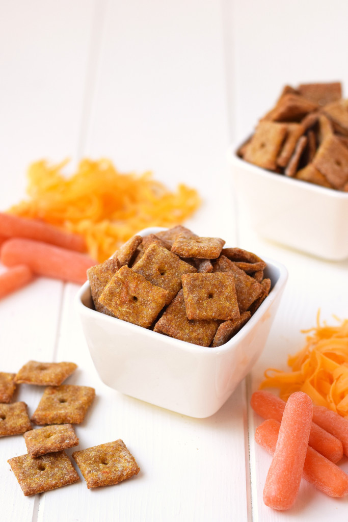 Healthy Cracker Snacks
 4 Ingre nt Cheesy Carrot Crackers