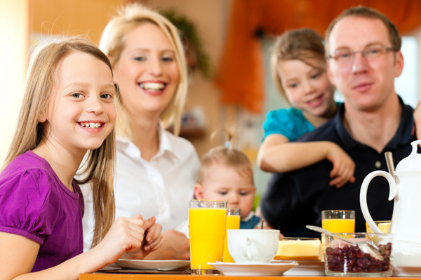 Healthy Family Breakfast
 3 Ways to encourage healthy choices at the breakfast table