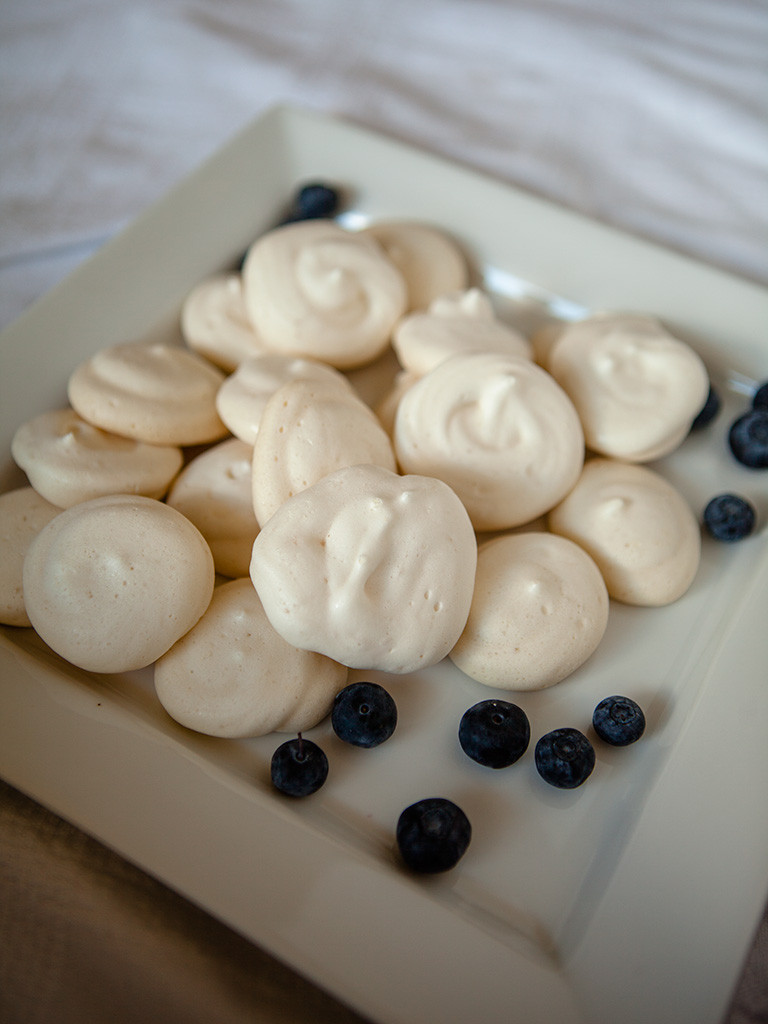 Healthy Meringue Cookies
 Vegan Meringue Cookies with Blueberries and Bananas