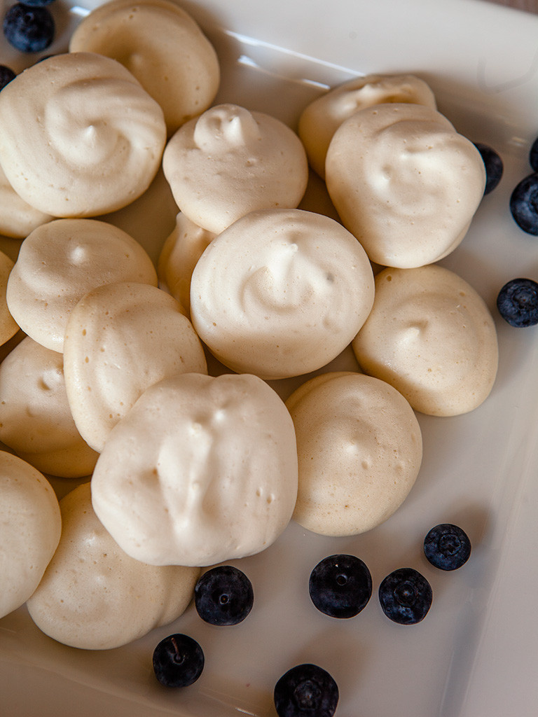 Healthy Meringue Cookies
 Vegan Meringue Cookies with Blueberries and Bananas