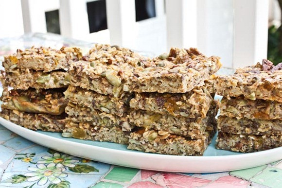 Healthy Oat Snacks
 Baked Oatmeal Snack Bars