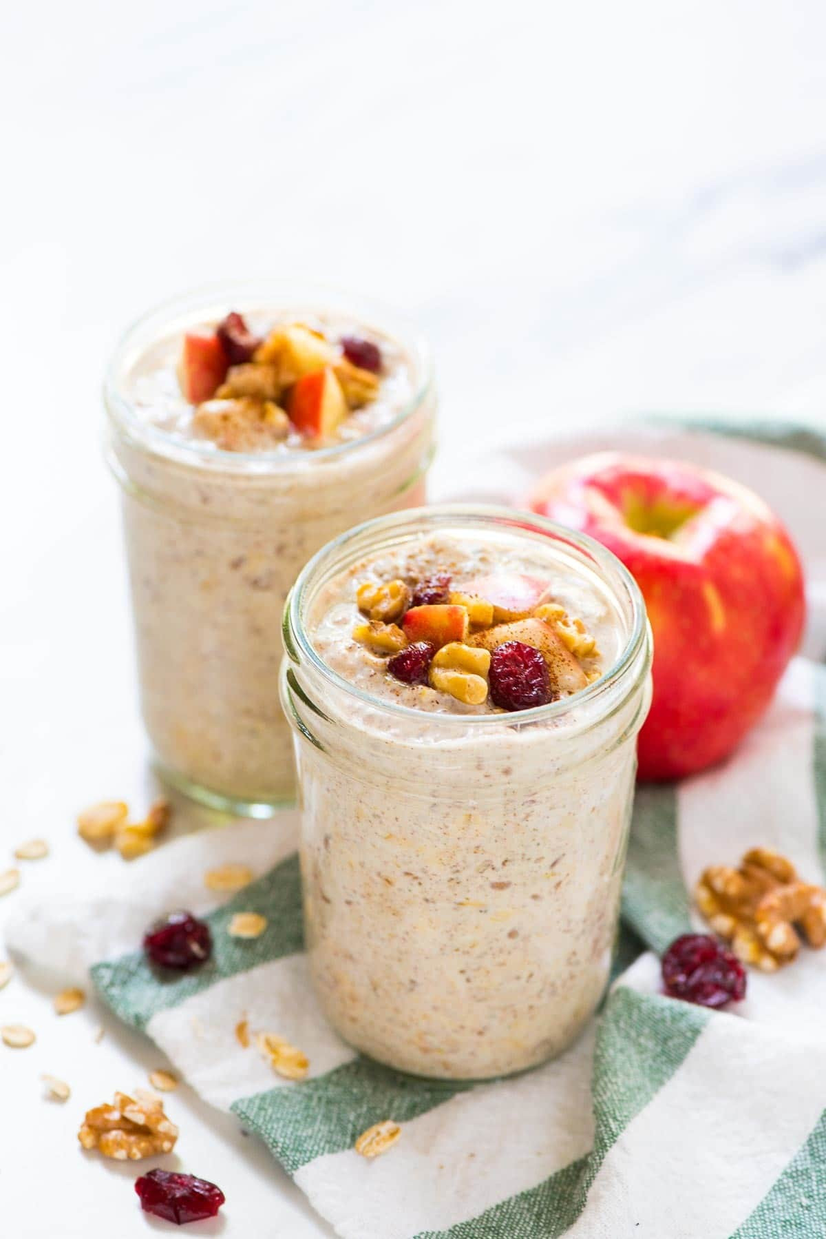 Healthy Oats Breakfast
 Apple Cinnamon Overnight Oats