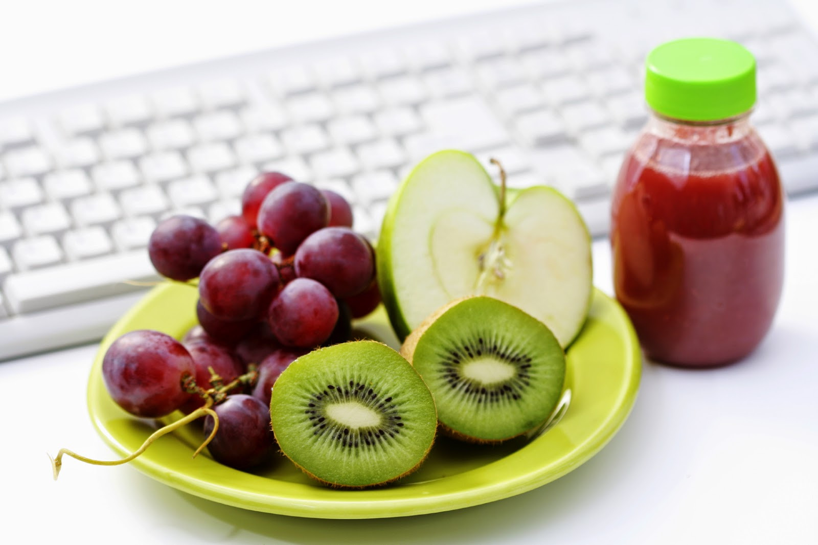 Healthy Office Snacks
 Better Snacking Ideas for the fice Cubicle Paradise