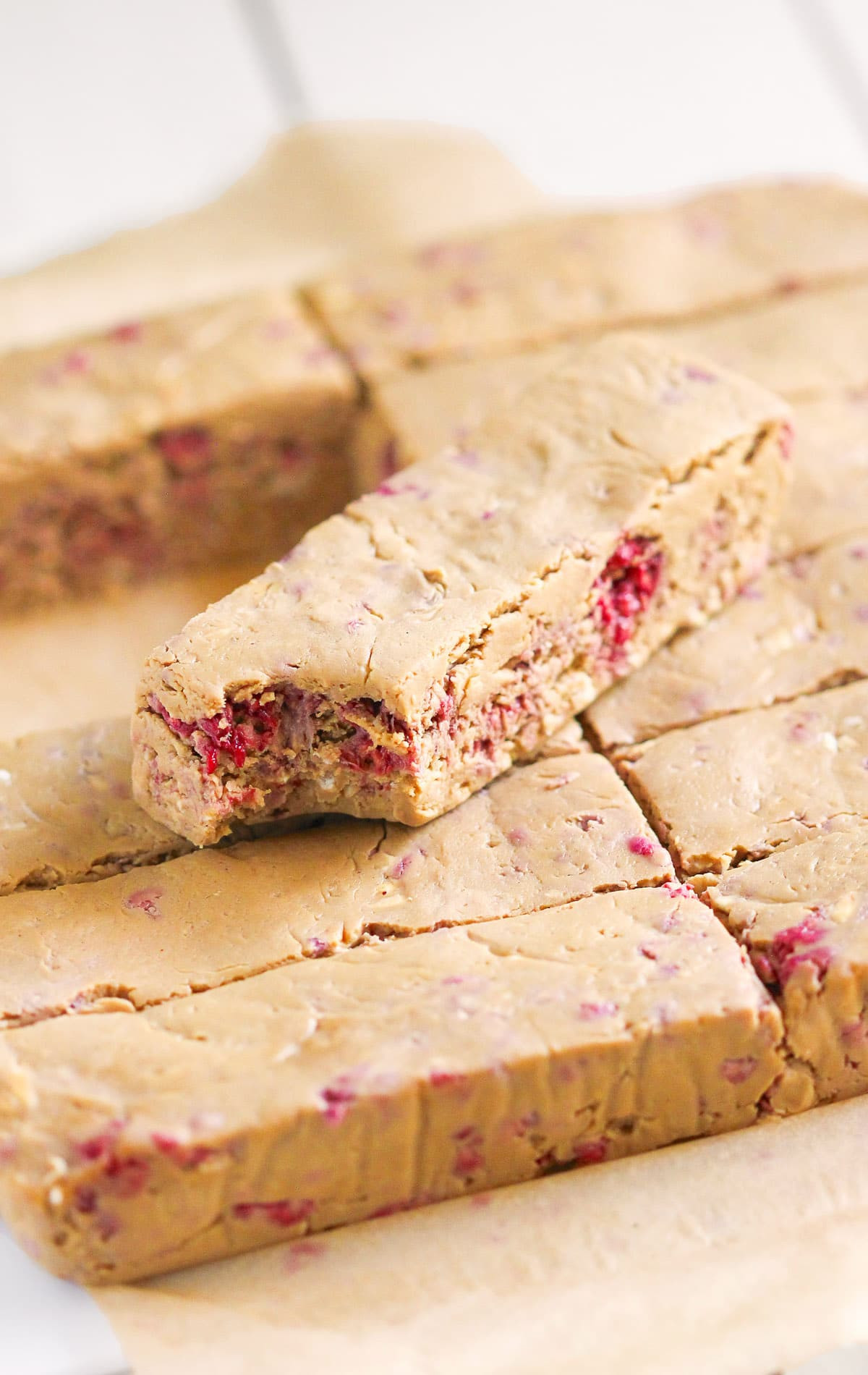 Healthy Protein Desserts
 Healthy Peanut Butter & Jelly DIY Protein Bars Recipe