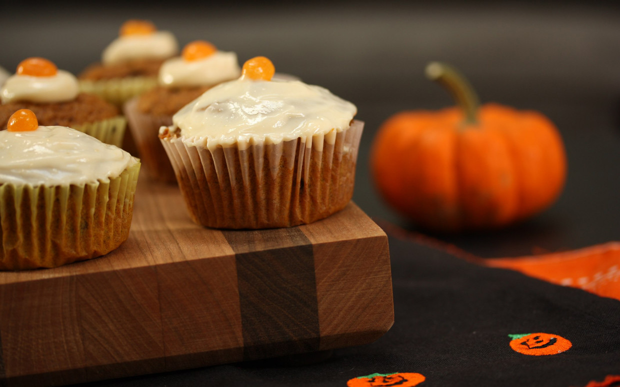 Healthy Pumpkin Cupcakes
 A Healthy Halloween Pumpkin Cupcake