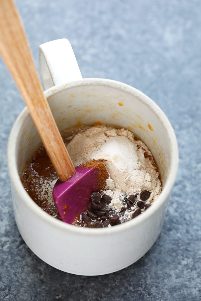 Healthy Pumpkin Mug Cake
 This Single Serve Healthy Pumpkin Mug Cake with Chocolate