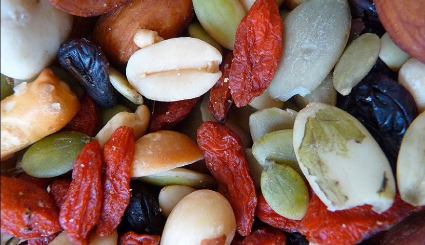 Healthy Snacks To Keep At Work
 14 Healthy Snacks To Keep At Your Desk