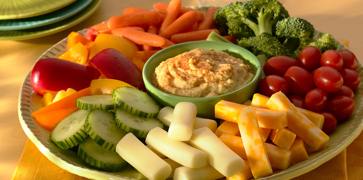 Healthy Snacks With Wine
 Ve able and Hummus Platter