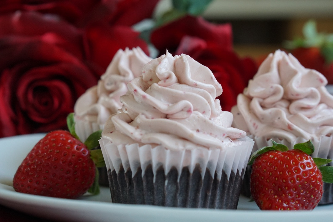 Healthy Strawberry Cupcakes
 Healthy Strawberry Chocolate Cupcakes