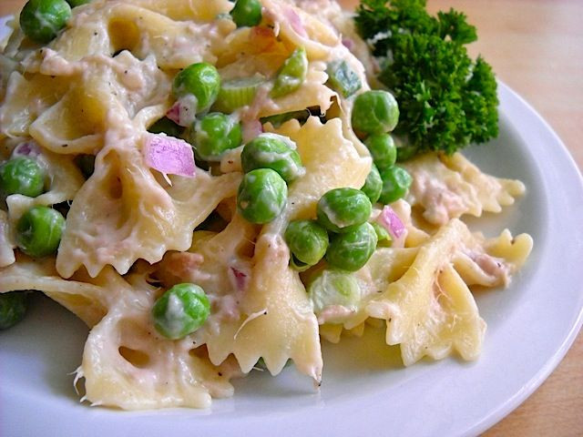 Healthy Tuna Pasta Salad
 Tuna pasta salad with peas