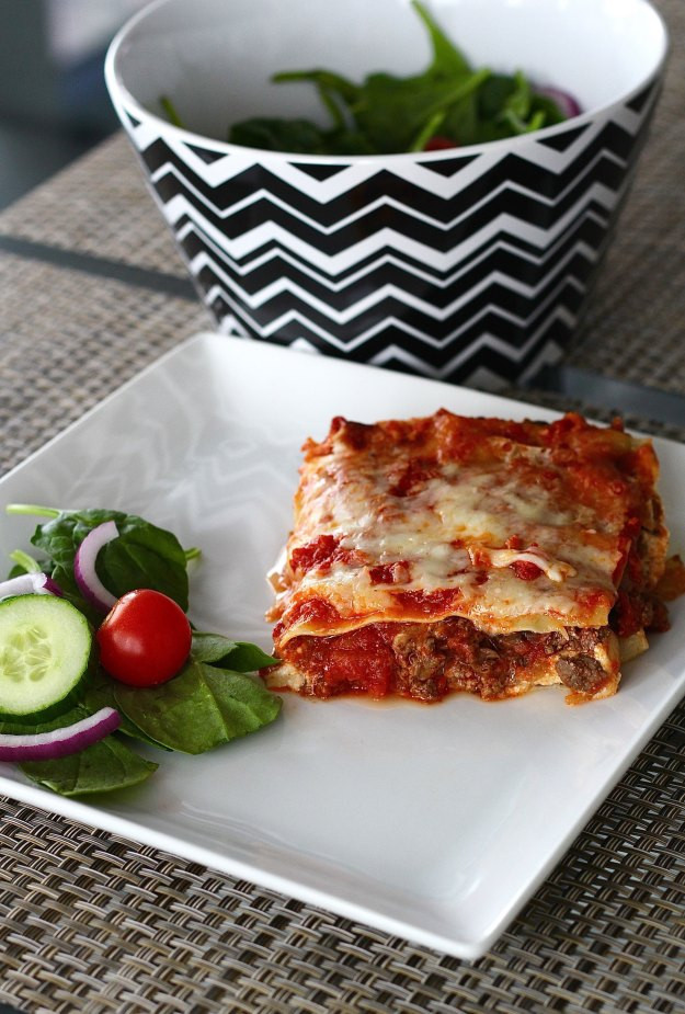 Healthy Turkey Lasagna
 AN EASY WEEKNIGHT RECIPE & TIPS FOR CLEANING UP IN THE