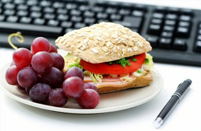 Healthy Workplace Snacks
 5 Snacks That Can Be Eaten At Your Desk Job Advice