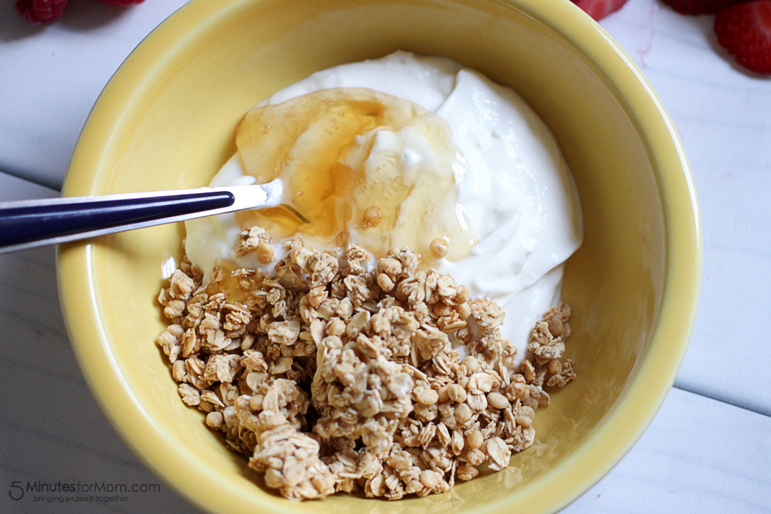 Healthy Yogurt Breakfast
 Delicious and Healthy Breakfast Bowl with Greek Yogurt