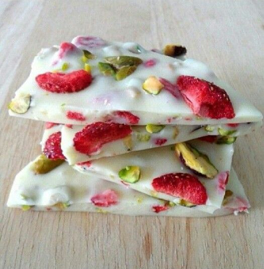 Healthy Yogurt Snacks
 Frozen Yogurt Bars With Strawberries And Pistachios You