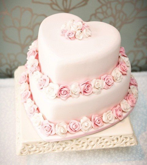 Heart Shaped Wedding Cakes
 13 Perfectly Sweet Heart Shaped Wedding Cakes