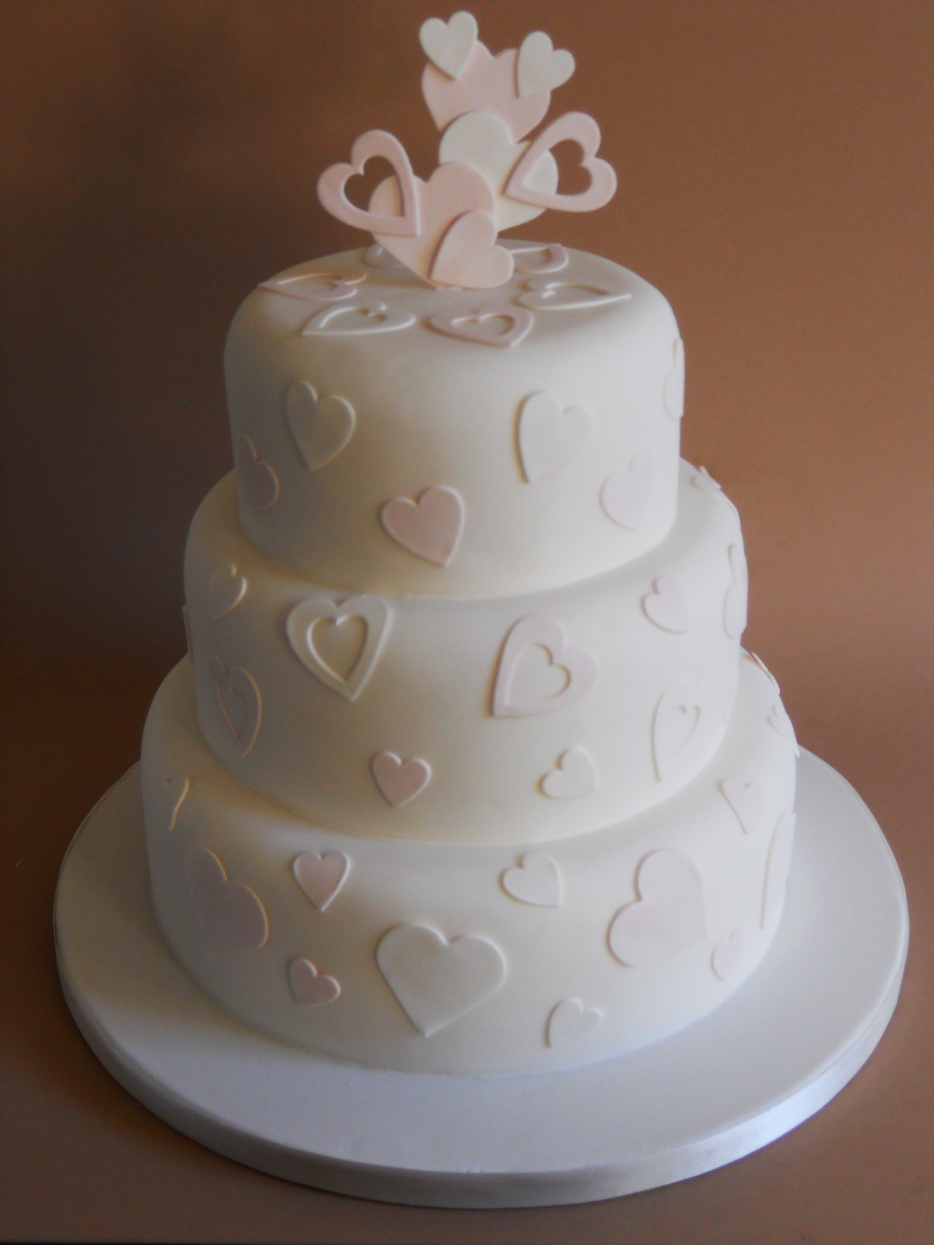 Hearts Wedding Cakes
 Heart wedding cakes an original way of spicing up idea