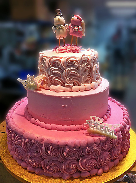 Holiday Market Wedding Cakes
 Try one of our ALL NATURAL custom cakes today