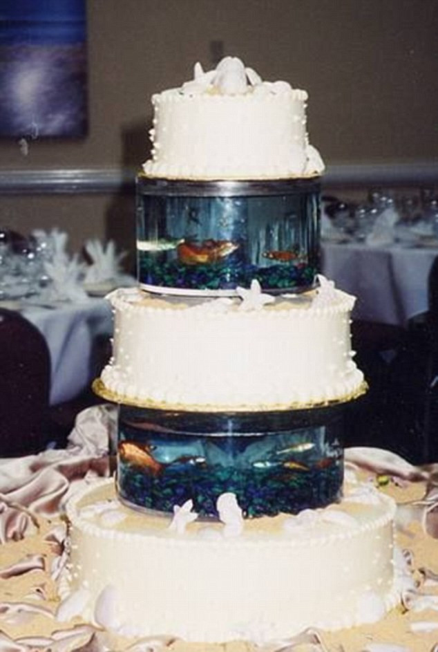 Horrible Wedding Cakes
 Are these the worst wedding cakes EVER