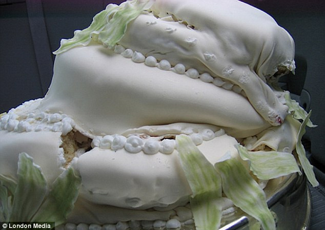 Horrible Wedding Cakes
 Are these the worst wedding cakes ever Disastrous