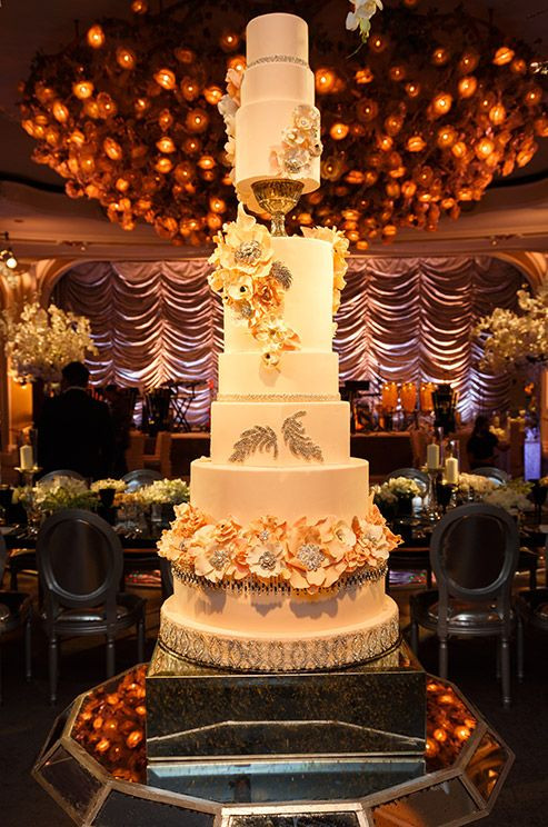 Huge Wedding Cakes
 Top 13 Most Beautiful Huge Wedding Cakes