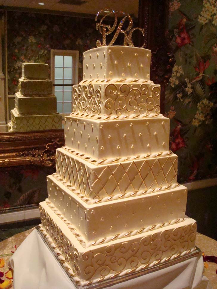 Huge Wedding Cakes
 Top of the 5 Big Wedding Cakes