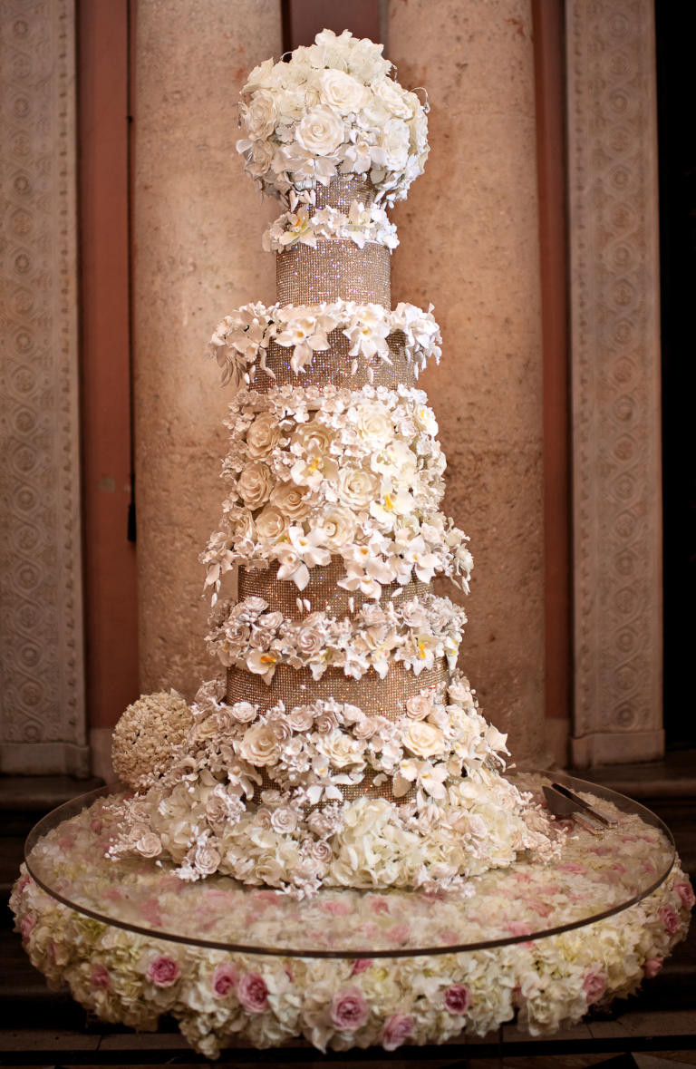 Huge Wedding Cakes
 10 Wedding Cakes That Almost Look Too Pretty To Eat