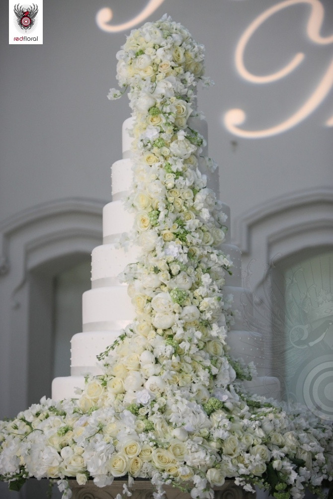 Huge Wedding Cakes
 Top 13 Most Beautiful Huge Wedding Cakes