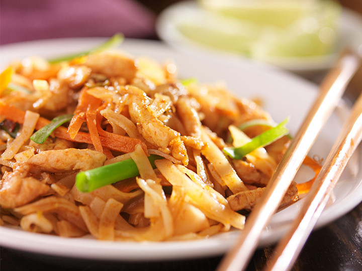 Is Chicken Pad Thai Healthy
 Chicken Pad Thai 15 Ways Your Healthy Restaurant Order