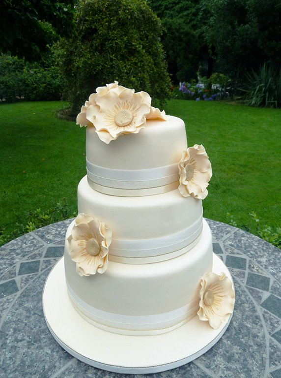 Ivory And Gold Wedding Cakes
 Ivory and Gold Wedding Cake